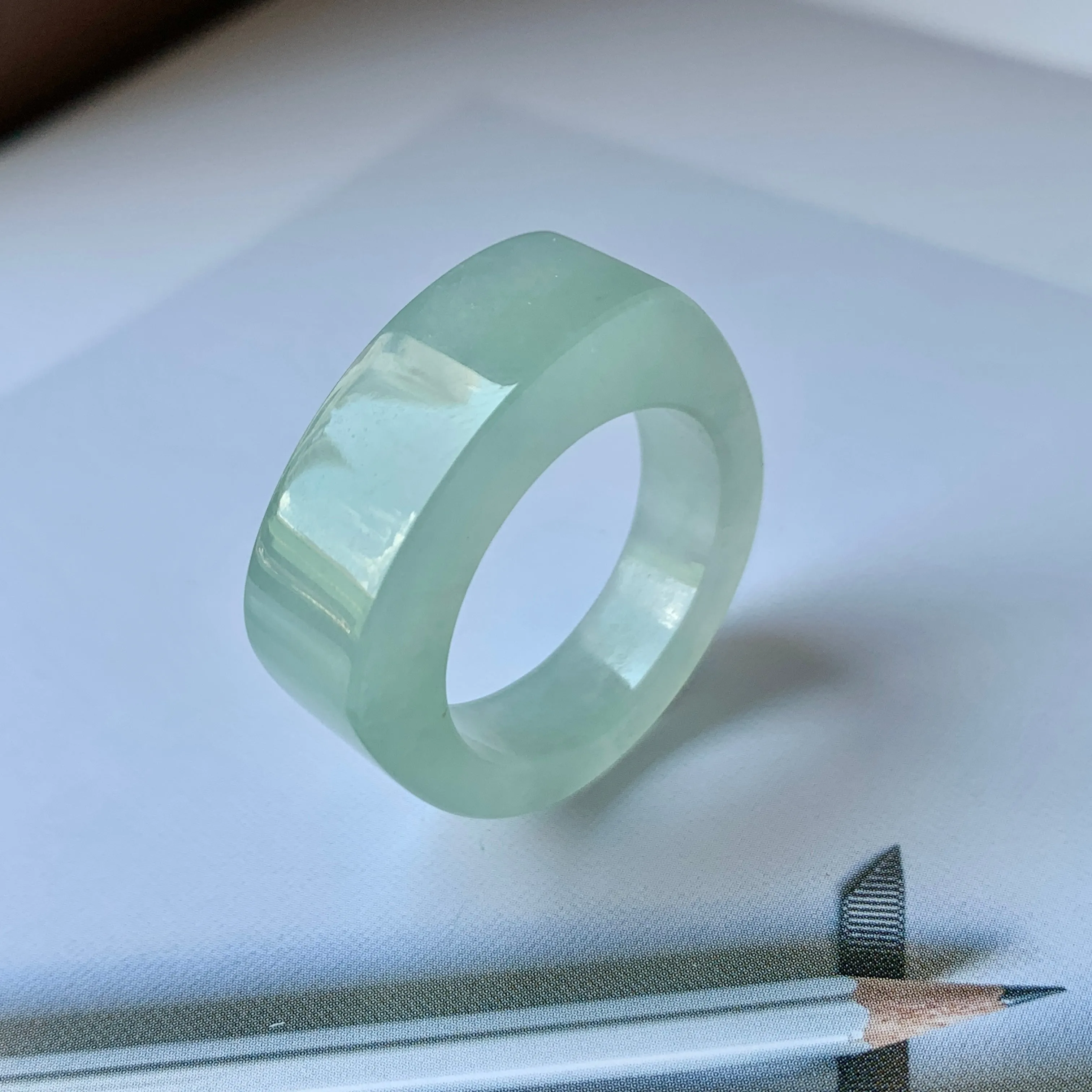 20.2mm A-Grade Natural Light Green Jadeite Saddle Loaf Ring Band No.162080