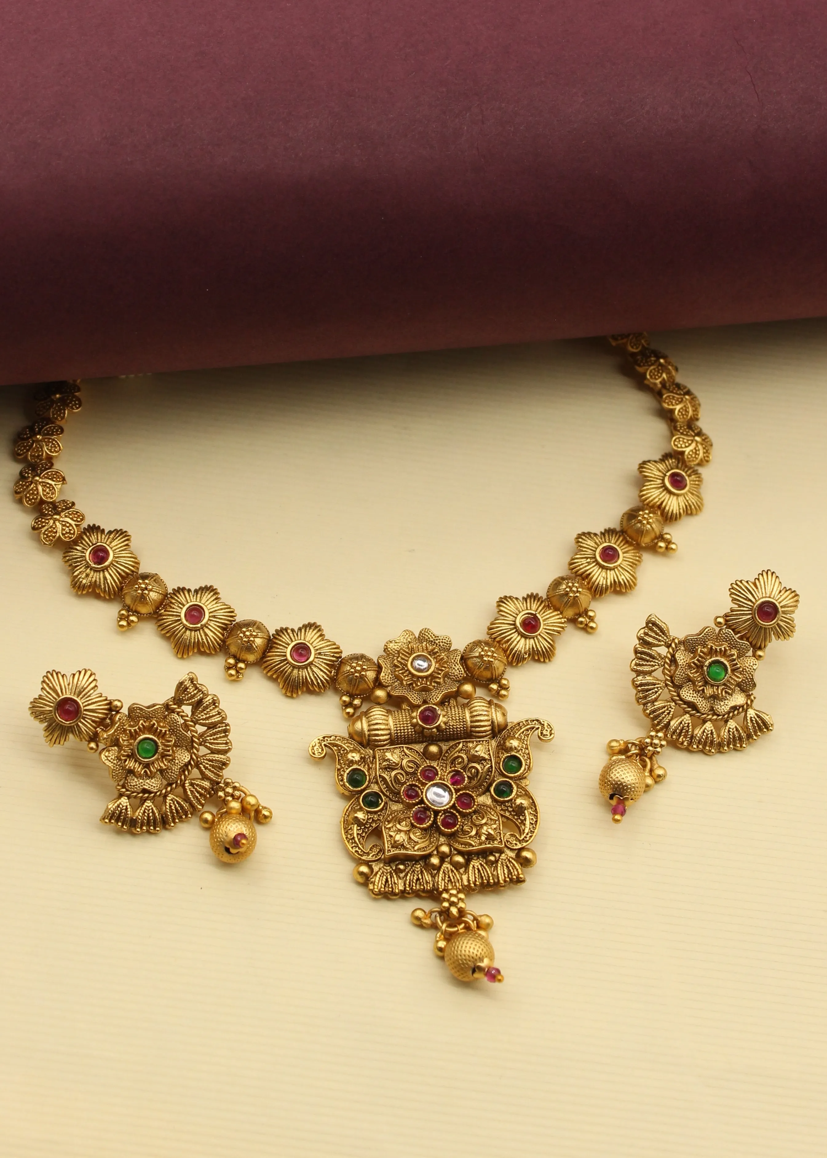 BEAUTEOUS FLOWERET RAJWADI NECKLACE