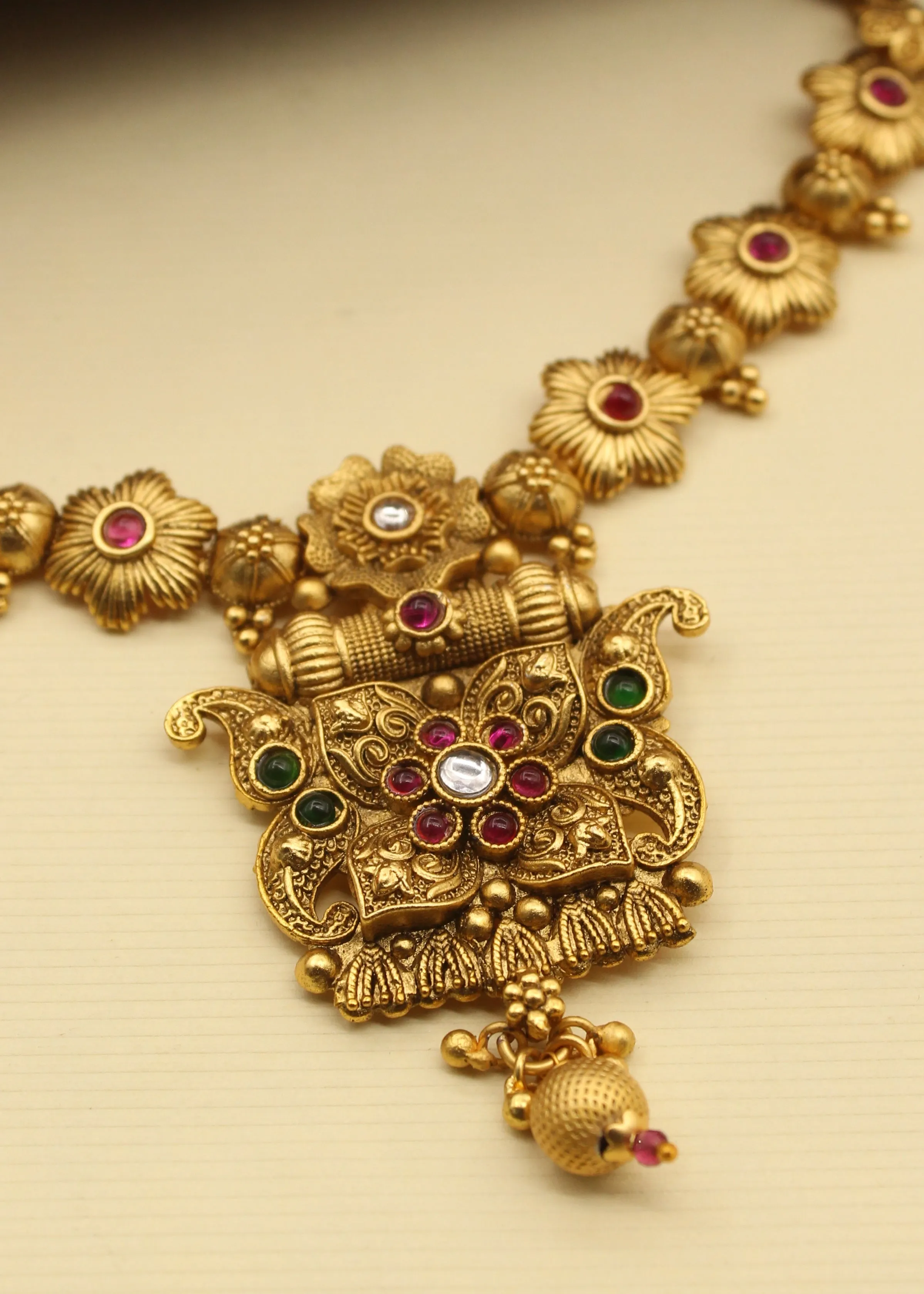 BEAUTEOUS FLOWERET RAJWADI NECKLACE