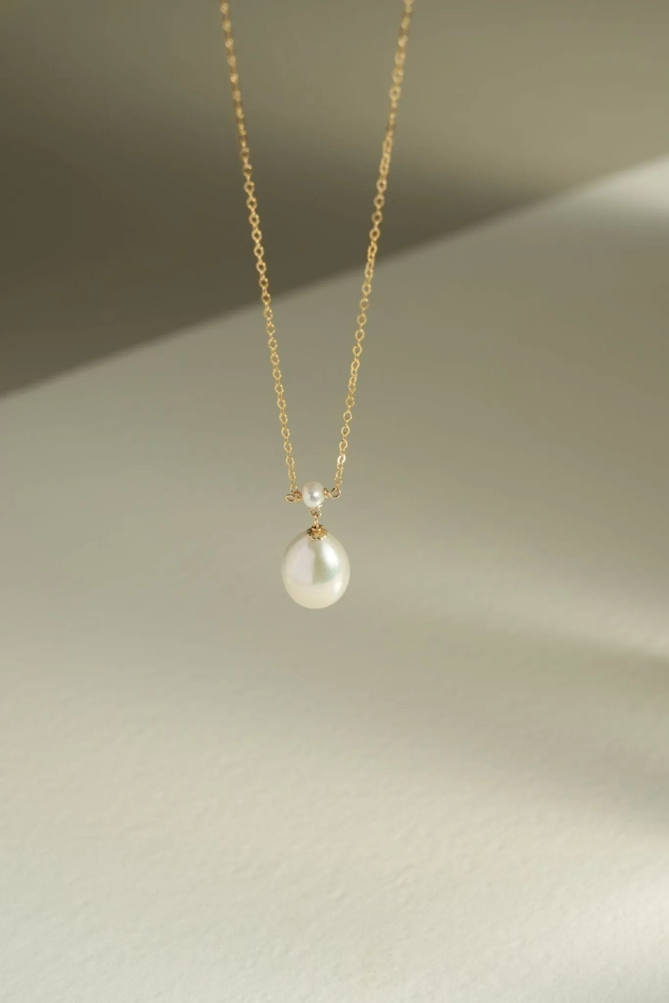 Embellished Series Plump Droplet Pearl Pendant Necklace