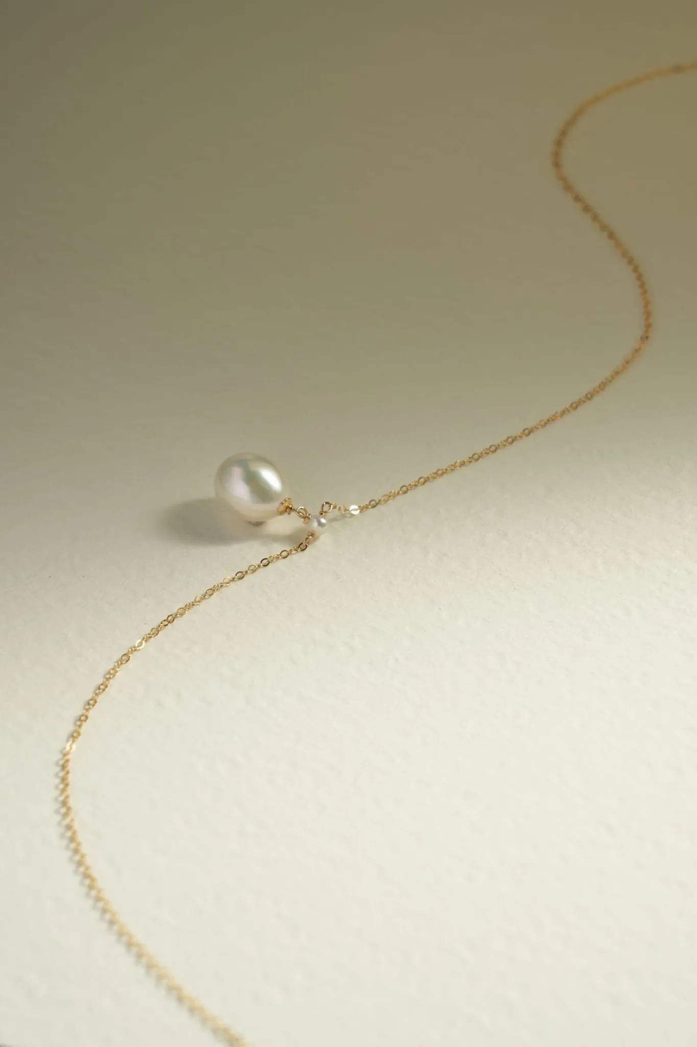 Embellished Series Plump Droplet Pearl Pendant Necklace