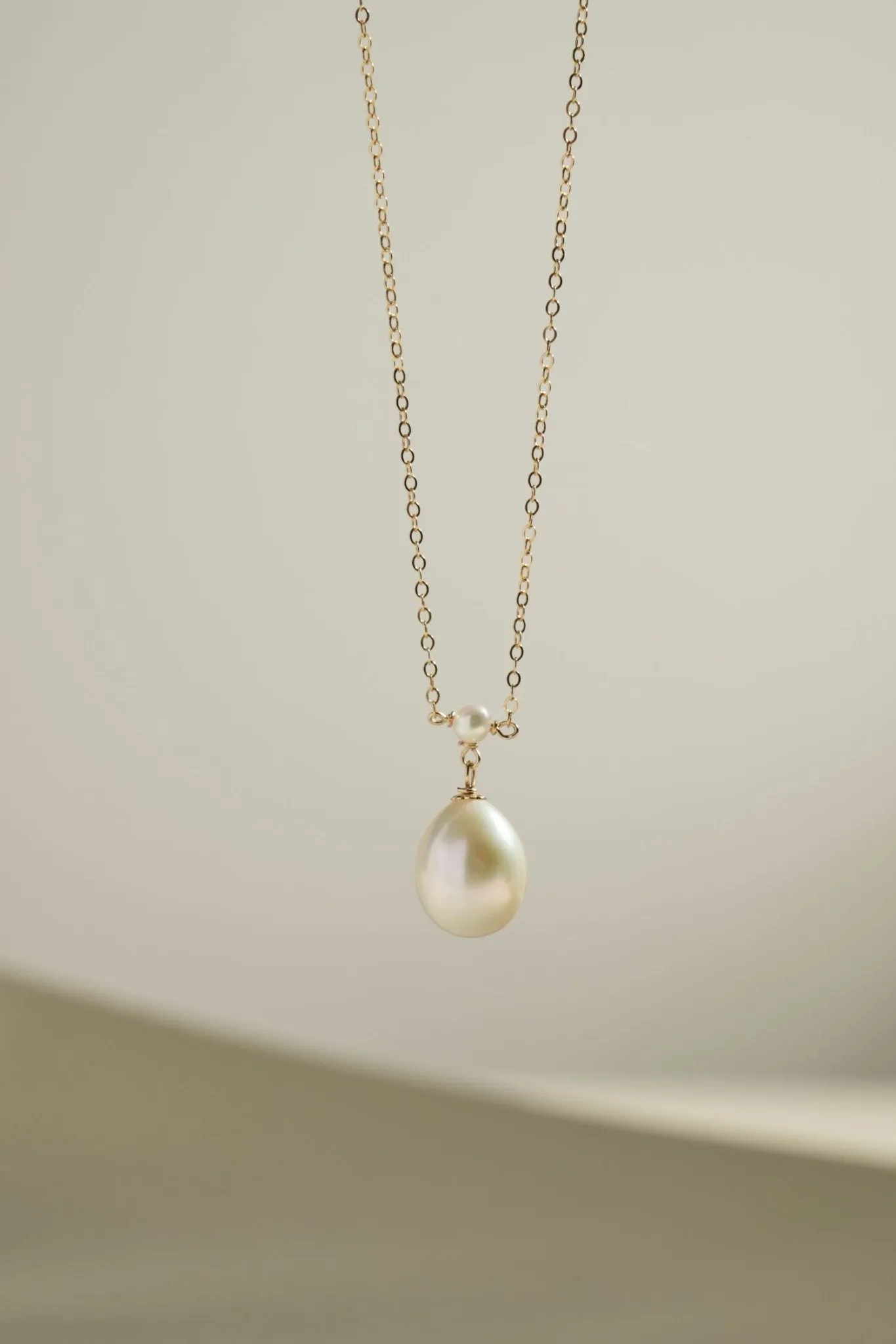 Embellished Series Plump Droplet Pearl Pendant Necklace