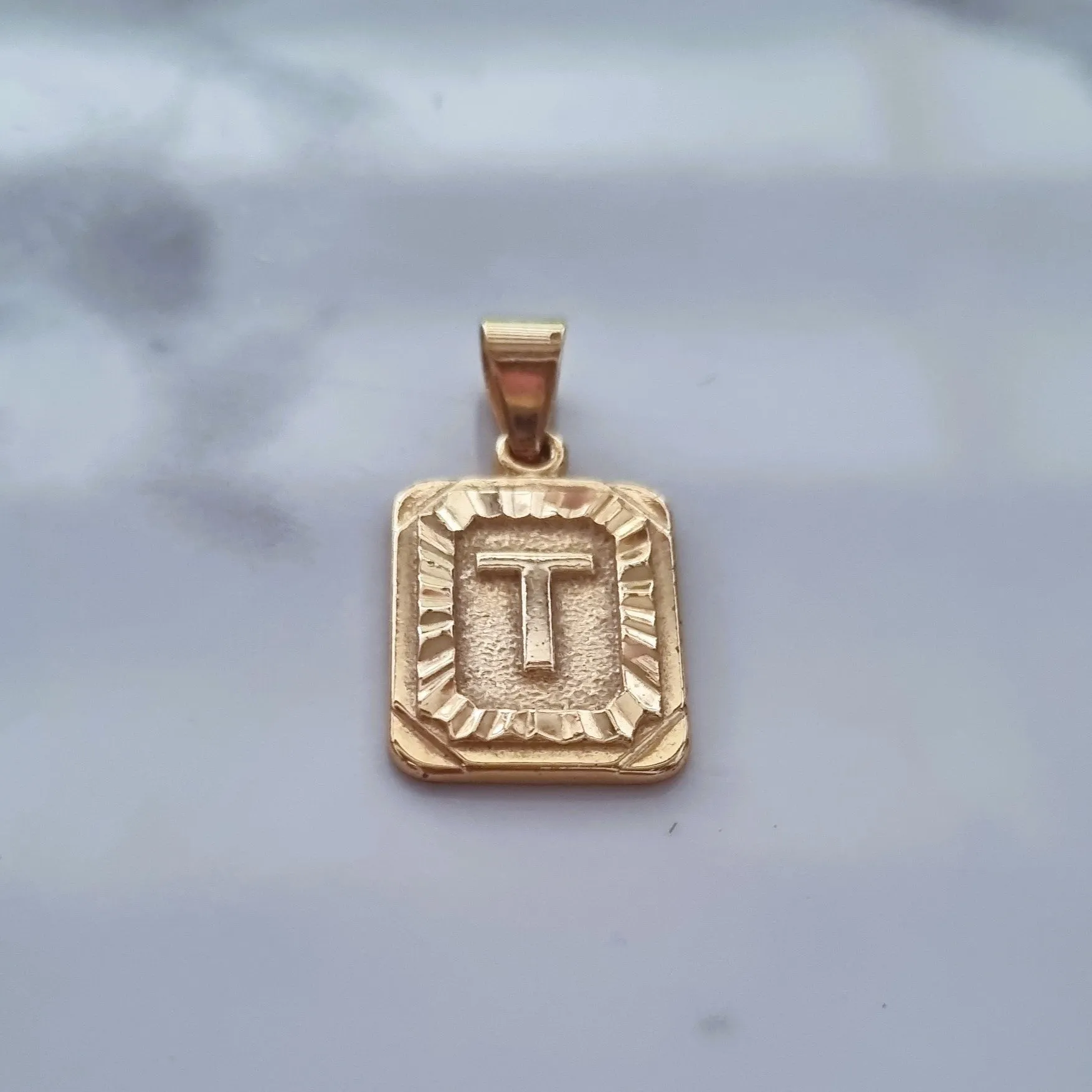 Initial pendant