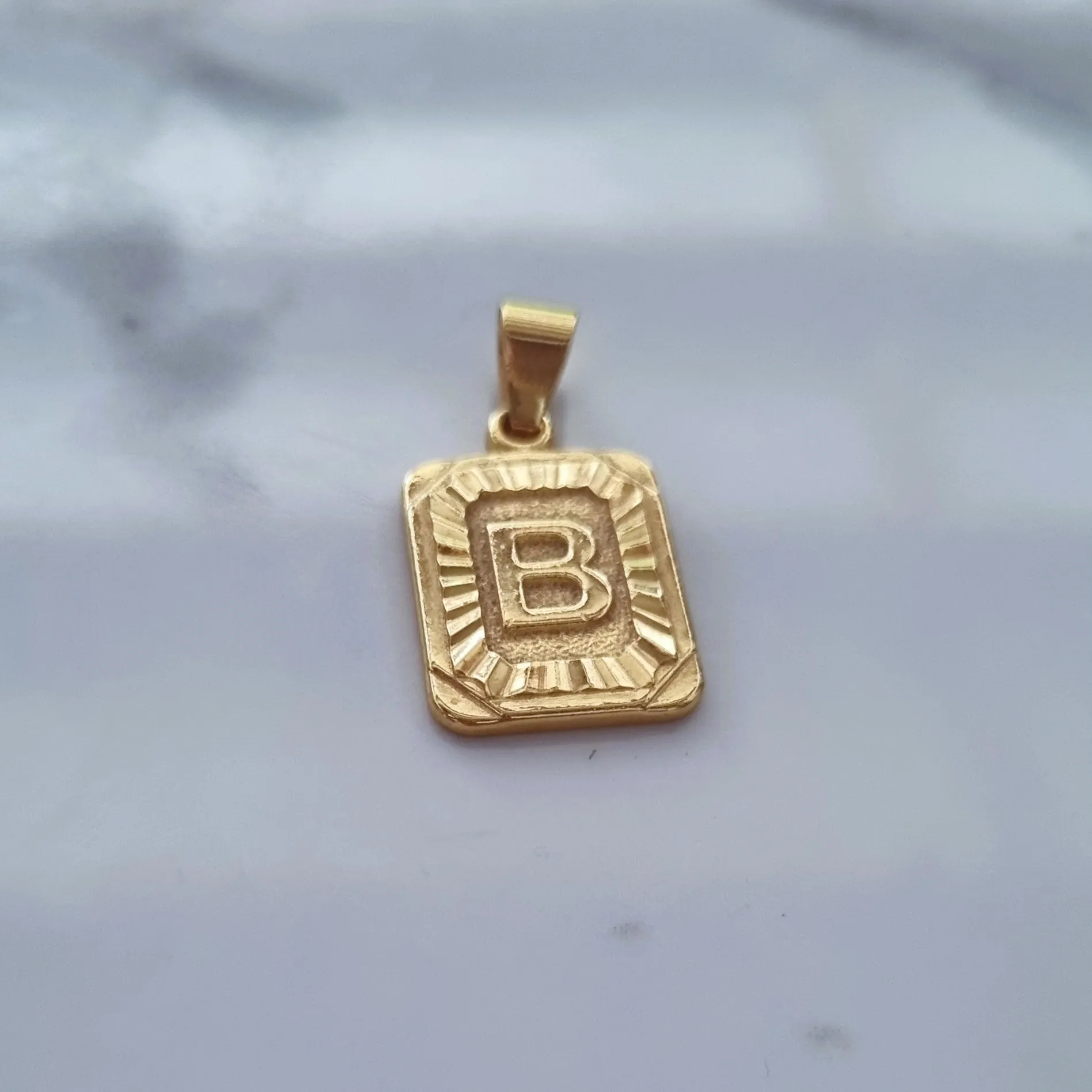 Initial pendant