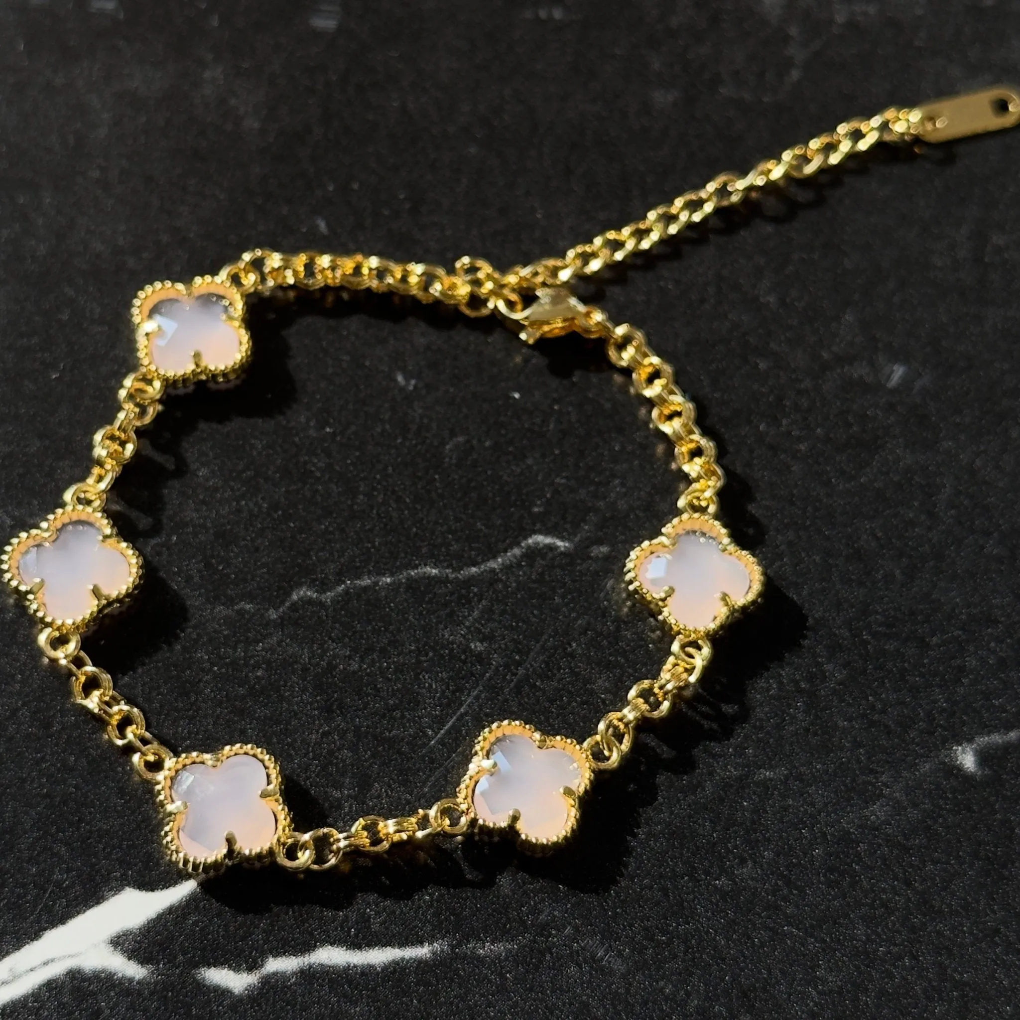 Okasa bracelet pastel pink